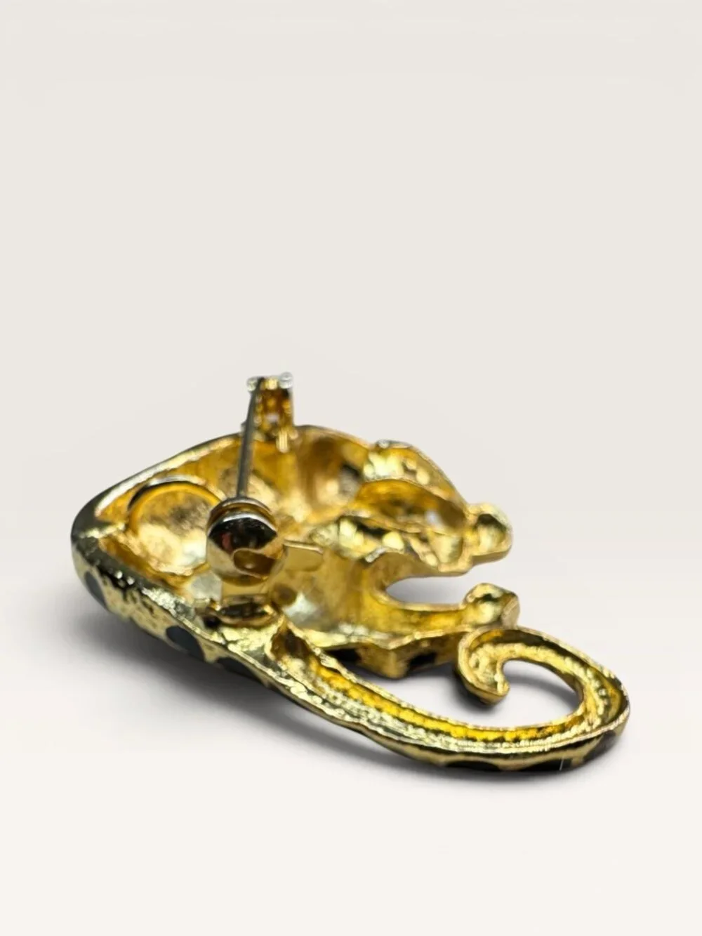 Park Lane 1980s Black Enamel Gold Tone Leopard Brooch Figural Vintage